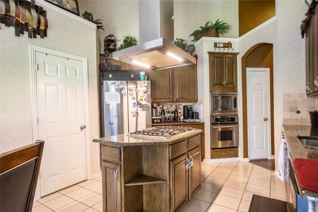 2405 Pine Hollow Court, Arlington, TX 76006