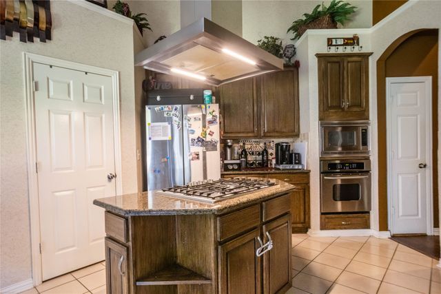 2405 Pine Hollow Court, Arlington, TX 76006