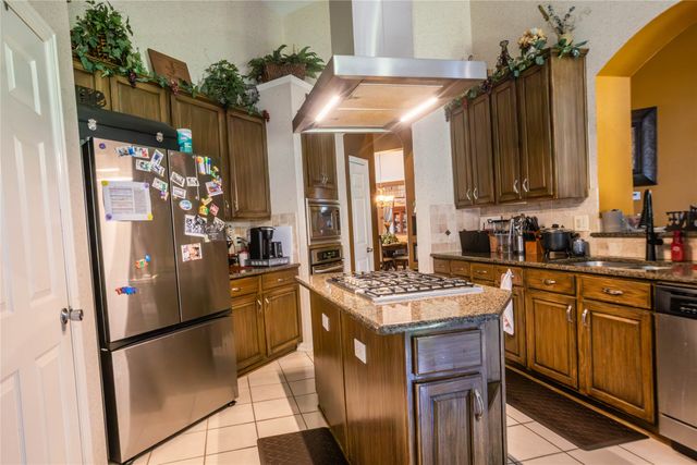 2405 Pine Hollow Court, Arlington, TX 76006