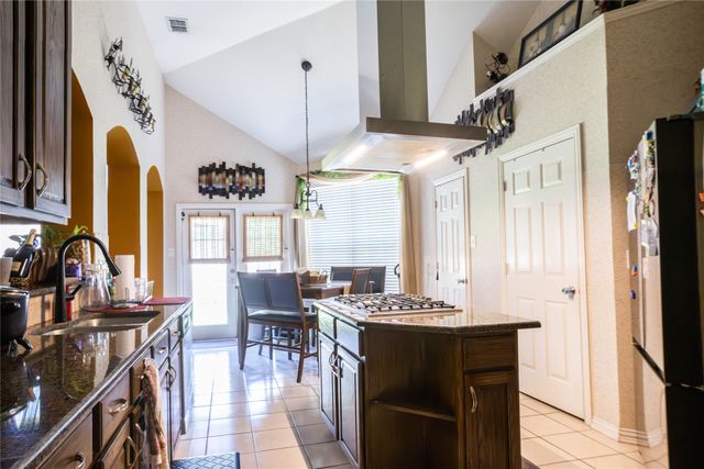 2405 Pine Hollow Court, Arlington, TX 76006