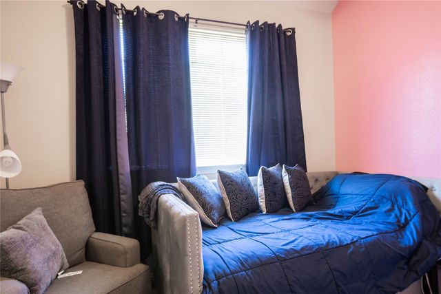 2405 Pine Hollow Court, Arlington, TX 76006