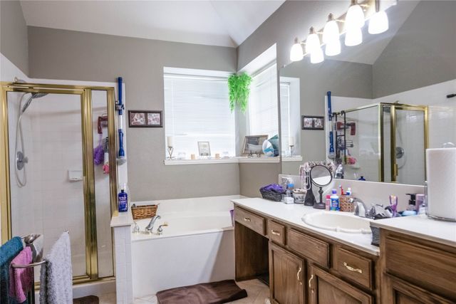 2405 Pine Hollow Court, Arlington, TX 76006