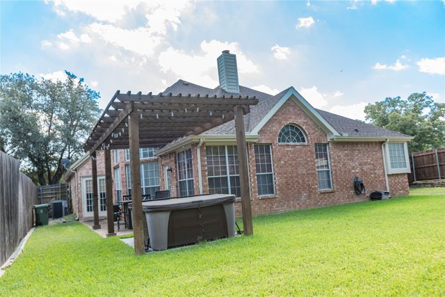 2405 Pine Hollow Court, Arlington, TX 76006