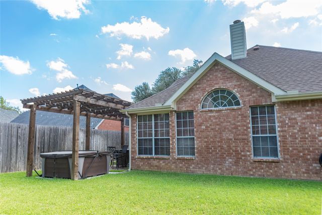 2405 Pine Hollow Court, Arlington, TX 76006