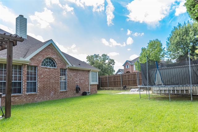 2405 Pine Hollow Court, Arlington, TX 76006
