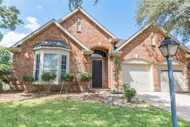 2405 Pine Hollow Court, Arlington, TX 76006