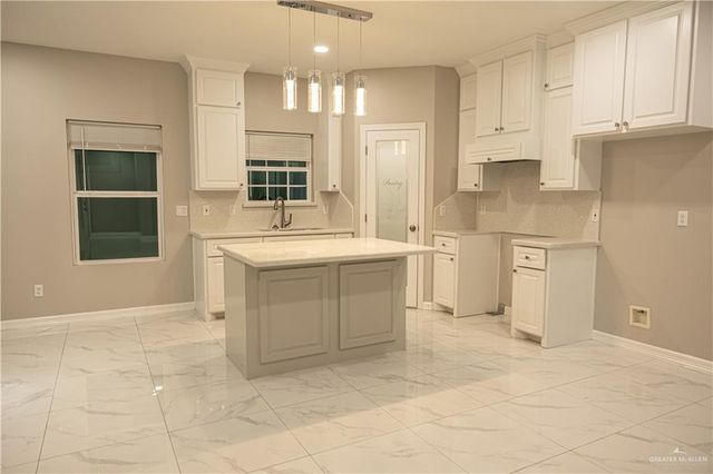 204 N Brooks Circle N, La Feria, TX 78559