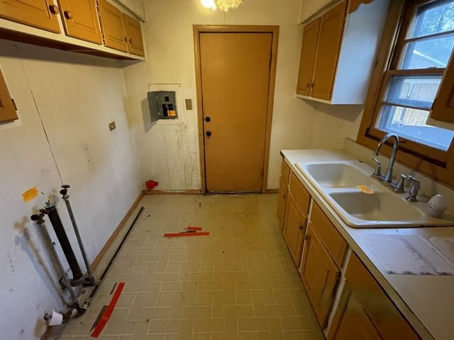 16610 Geneva Drive, Harvey, IL 60426