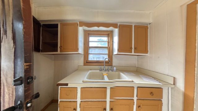 16610 Geneva Drive, Harvey, IL 60426