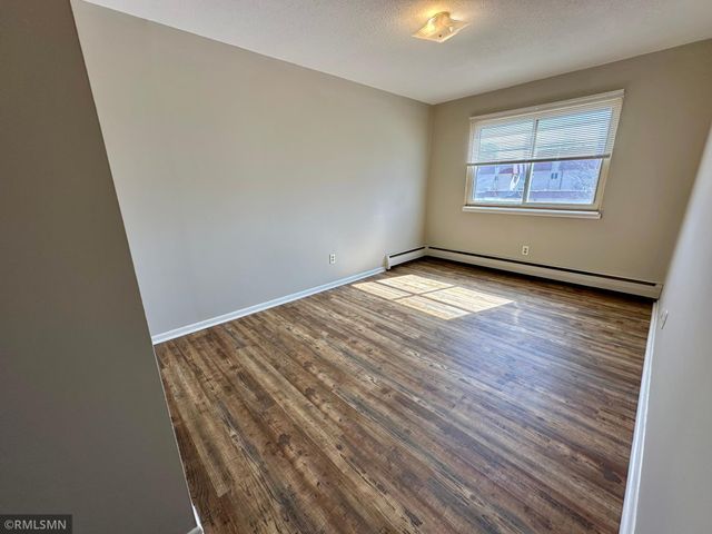 1566 Woodbridge Street, Saint Paul, MN 55117