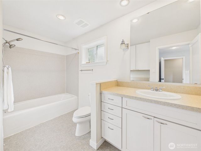 6351 Lake Avenue SW, Lakewood, WA 98499