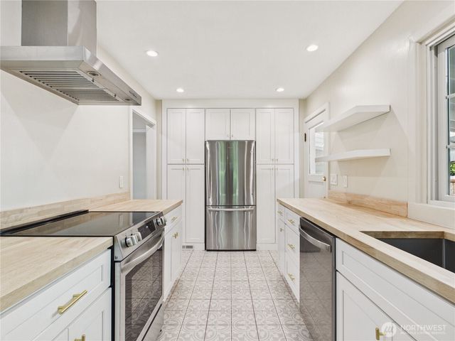 6351 Lake Avenue SW, Lakewood, WA 98499
