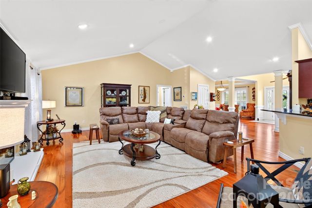 1174 Dale Road, Spruce Pine, NC 28777