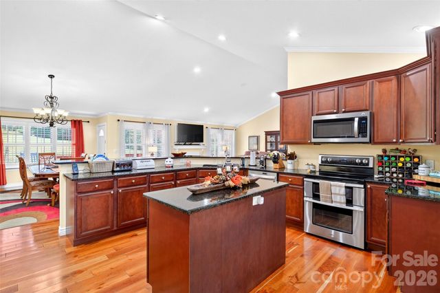 1174 Dale Road, Spruce Pine, NC 28777