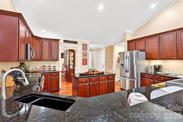 1174 Dale Road, Spruce Pine, NC 28777