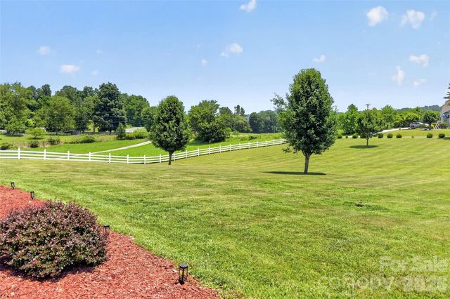 1174 Dale Road, Spruce Pine, NC 28777