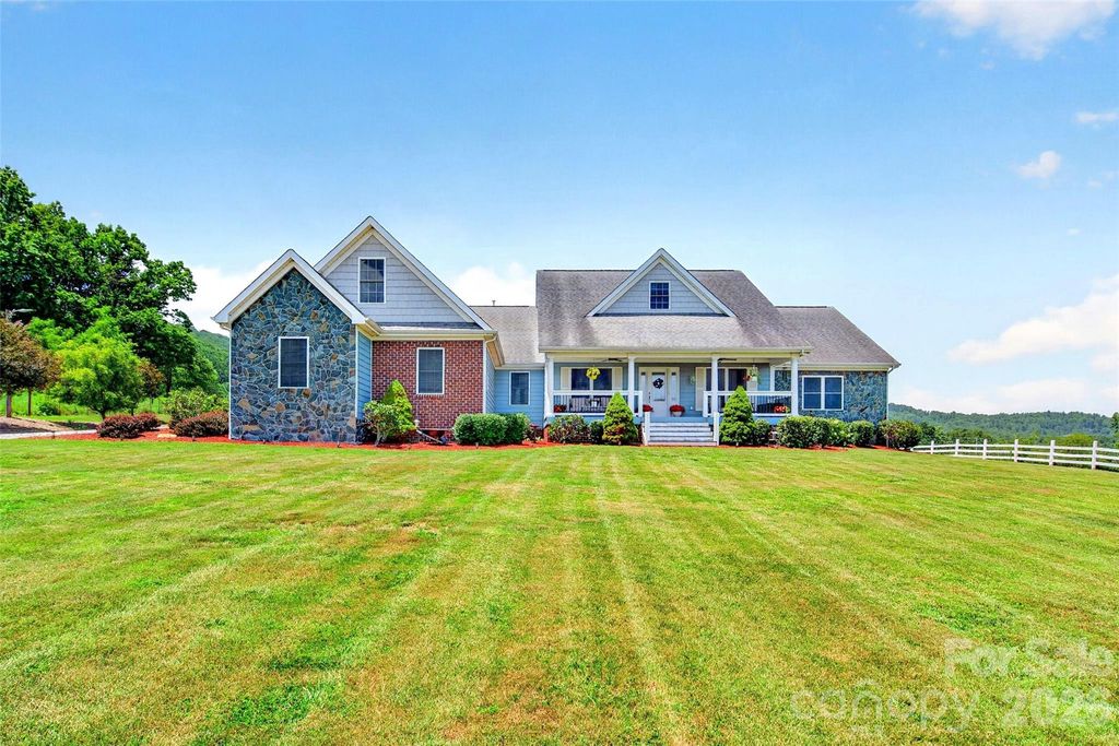 1174 Dale Road, Spruce Pine, NC 28777