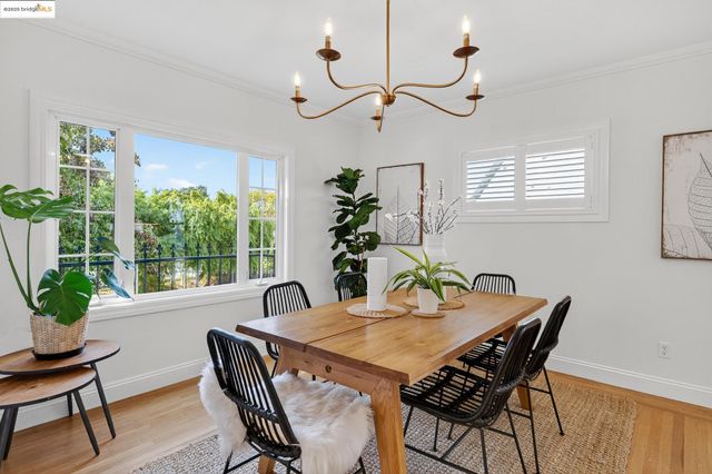 542 Midcrest Rd, Oakland, CA 94610