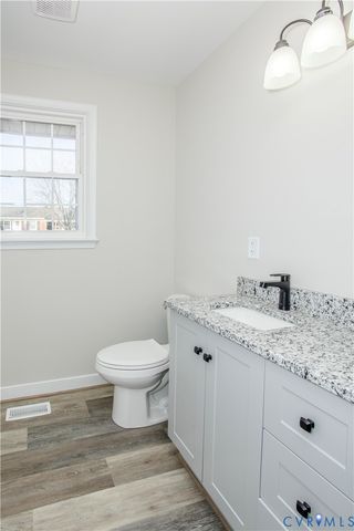 317 Yorktown Dr, Colonial Heights, VA 23834