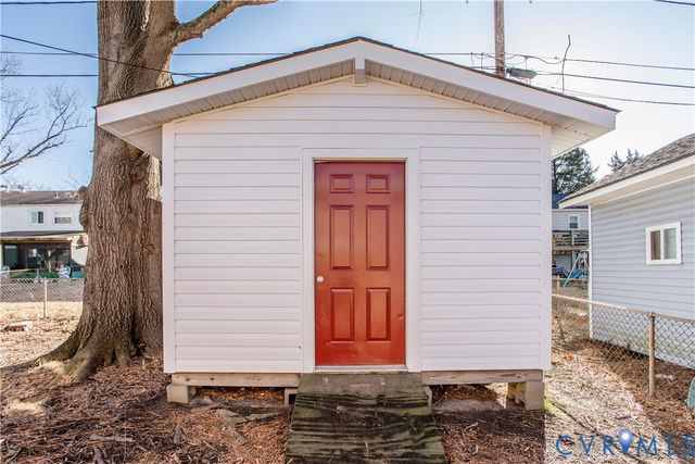 317 Yorktown Dr, Colonial Heights, VA 23834