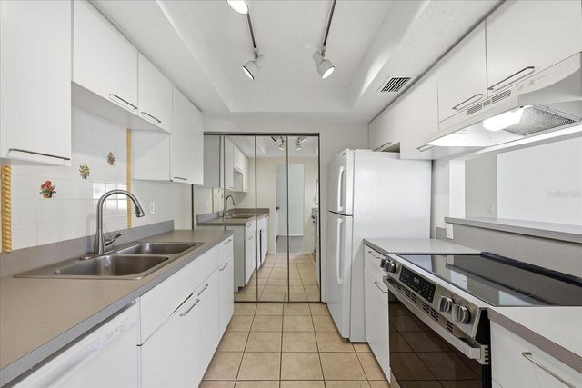 723 115TH AVENUE N 2106, St Petersburg, FL 33716