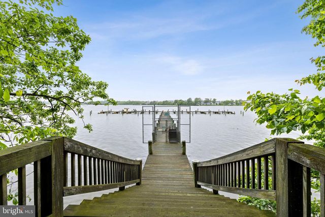 8 HOLLY AVE, Aberdeen, MD 21001