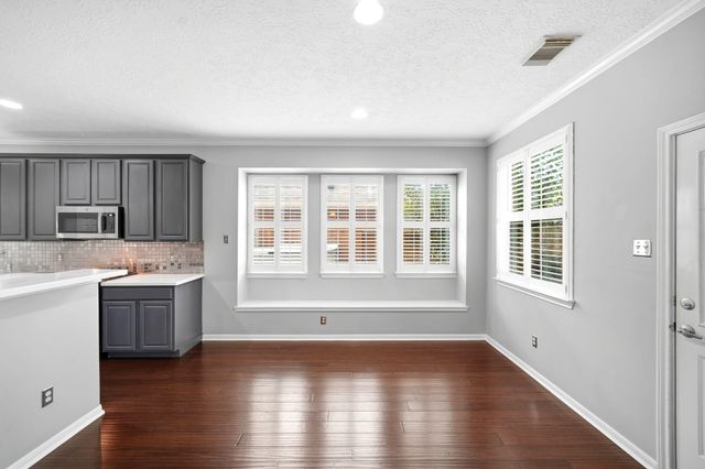 1323 Crystal Lake Circle E, Pearland, TX 77584