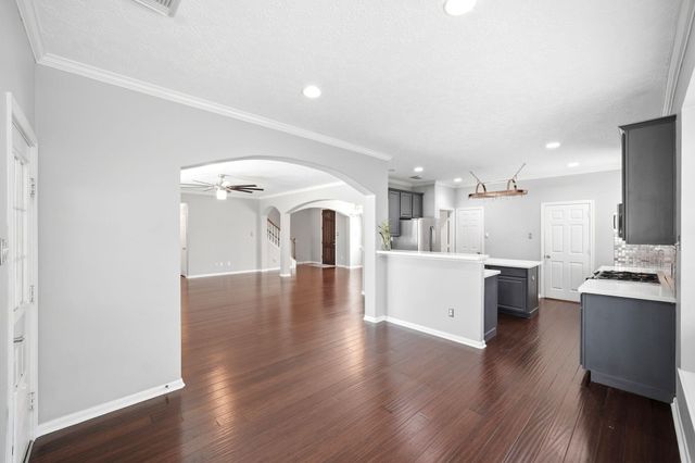 1323 Crystal Lake Circle E, Pearland, TX 77584