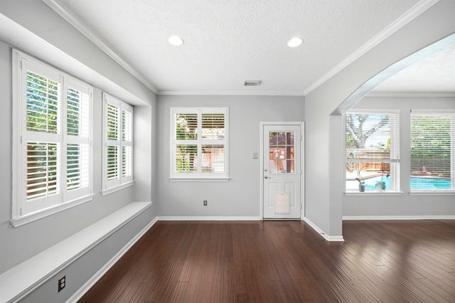 1323 Crystal Lake Circle E, Pearland, TX 77584