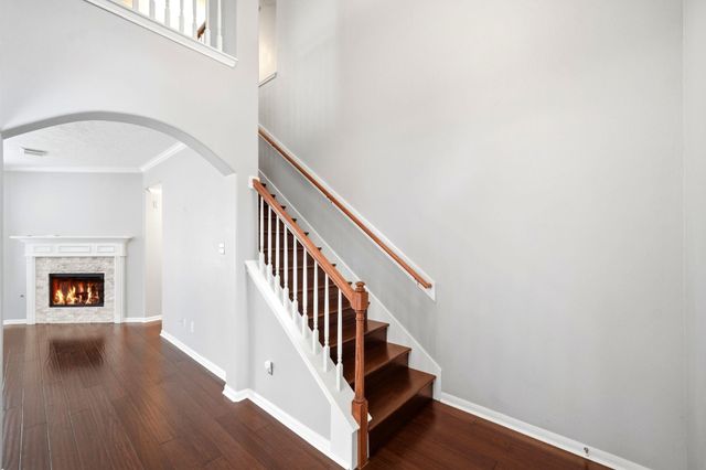 1323 Crystal Lake Circle E, Pearland, TX 77584