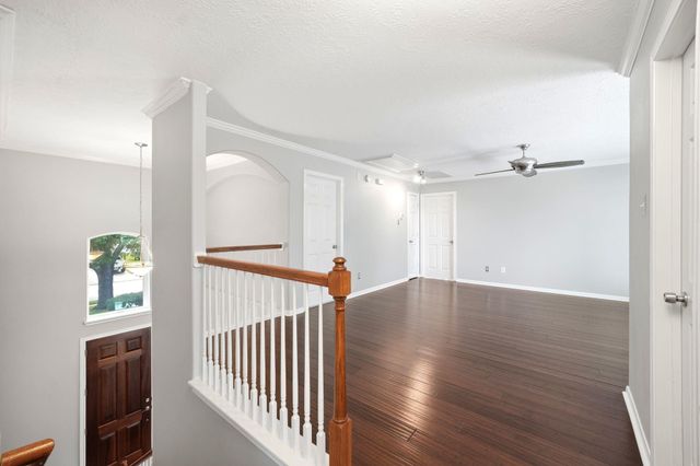 1323 Crystal Lake Circle E, Pearland, TX 77584