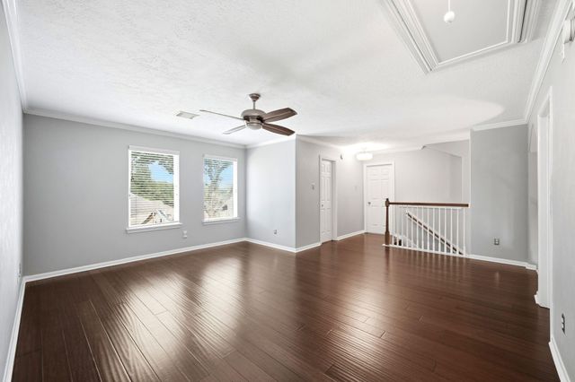 1323 Crystal Lake Circle E, Pearland, TX 77584