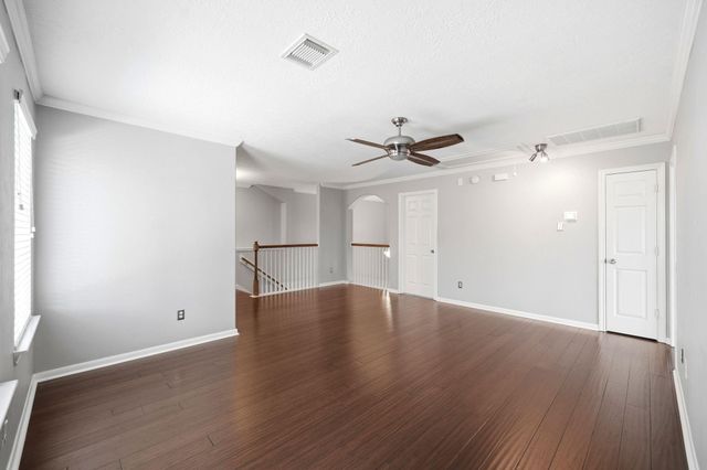 1323 Crystal Lake Circle E, Pearland, TX 77584