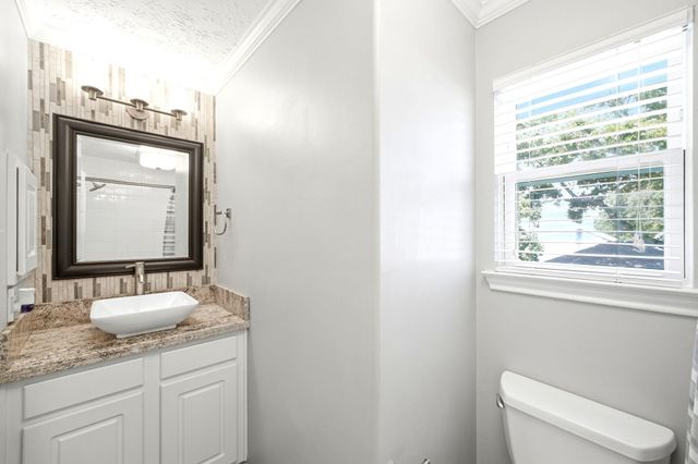 1323 Crystal Lake Circle E, Pearland, TX 77584