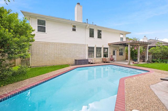 1323 Crystal Lake Circle E, Pearland, TX 77584