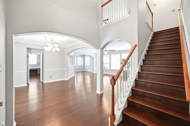1323 Crystal Lake Circle E, Pearland, TX 77584