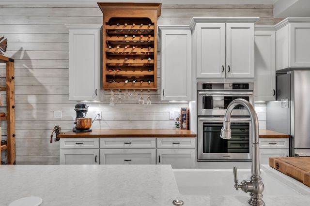 1010 Larkwood Dr, Hermitage, TN 37076