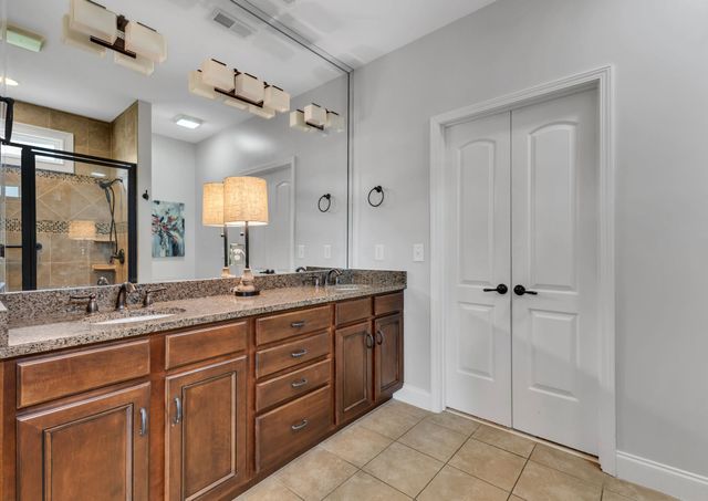 1010 Larkwood Dr, Hermitage, TN 37076