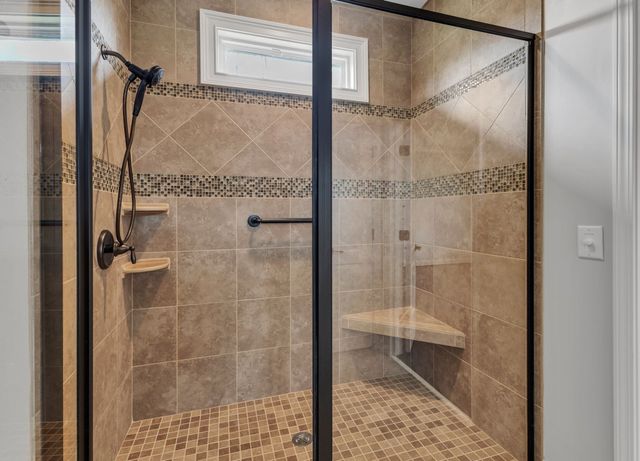 1010 Larkwood Dr, Hermitage, TN 37076