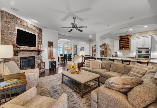 1010 Larkwood Dr, Hermitage, TN 37076