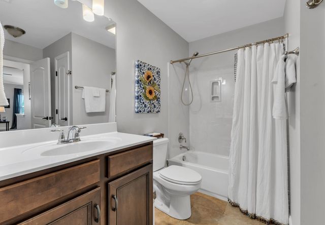 1010 Larkwood Dr, Hermitage, TN 37076