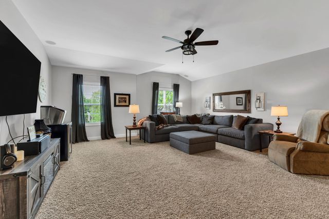 1010 Larkwood Dr, Hermitage, TN 37076