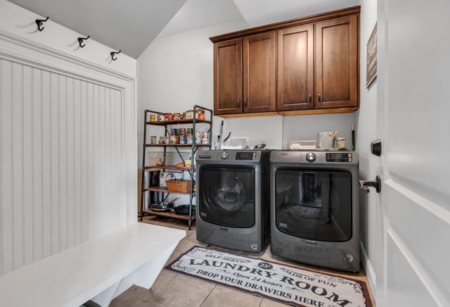 1010 Larkwood Dr, Hermitage, TN 37076