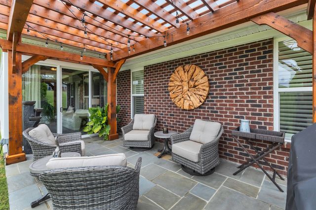 1010 Larkwood Dr, Hermitage, TN 37076