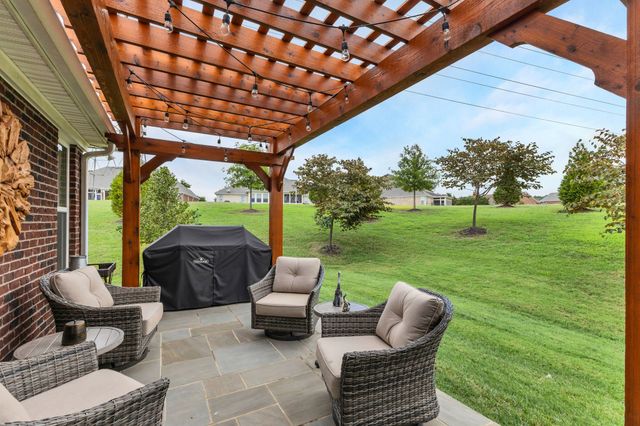 1010 Larkwood Dr, Hermitage, TN 37076