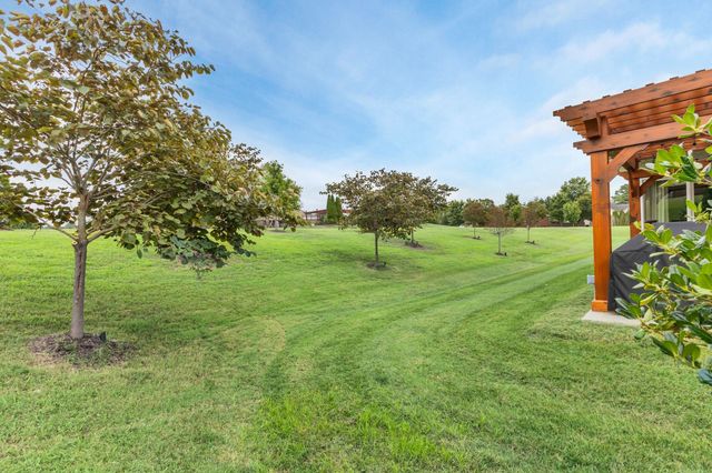 1010 Larkwood Dr, Hermitage, TN 37076