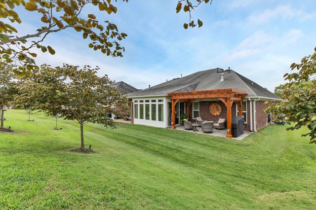 1010 Larkwood Dr, Hermitage, TN 37076