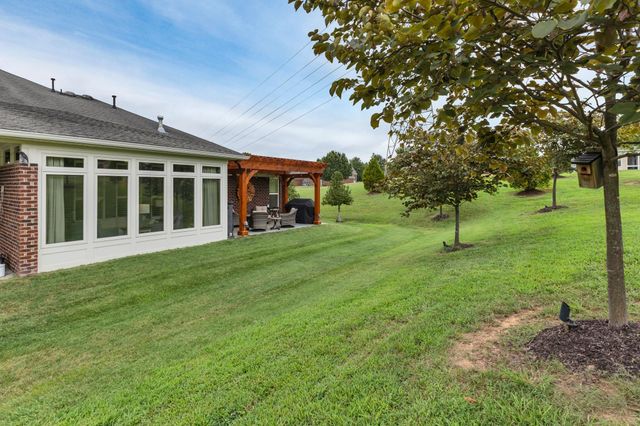 1010 Larkwood Dr, Hermitage, TN 37076