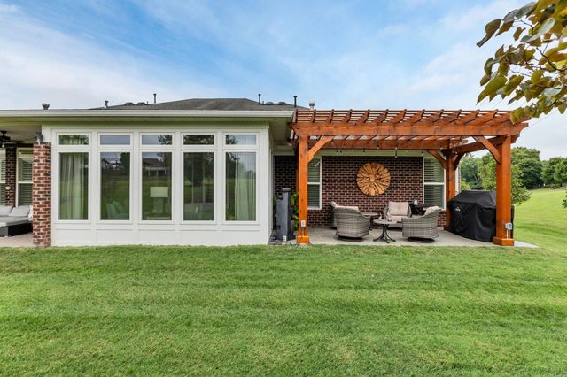 1010 Larkwood Dr, Hermitage, TN 37076