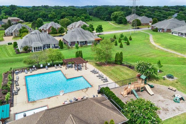 1010 Larkwood Dr, Hermitage, TN 37076